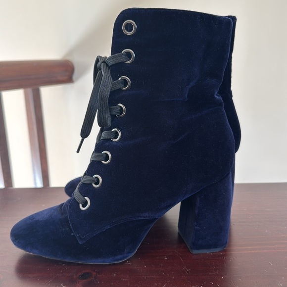 Bcbgeneration BCBG blue velvet lace up chunky heeled boots size 9 Victorian - Picture 5 of 11